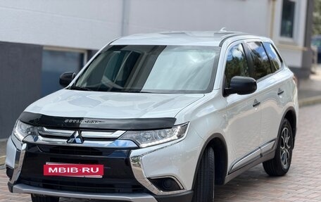 Mitsubishi Outlander III рестайлинг 3, 2017 год, 1 650 000 рублей, 4 фотография