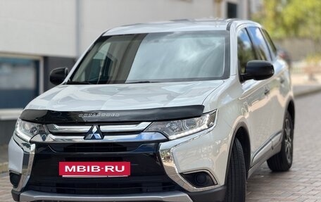 Mitsubishi Outlander III рестайлинг 3, 2017 год, 1 650 000 рублей, 3 фотография