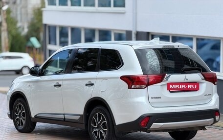 Mitsubishi Outlander III рестайлинг 3, 2017 год, 1 650 000 рублей, 6 фотография