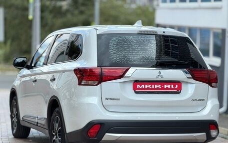 Mitsubishi Outlander III рестайлинг 3, 2017 год, 1 650 000 рублей, 7 фотография
