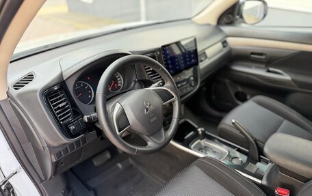 Mitsubishi Outlander III рестайлинг 3, 2017 год, 1 650 000 рублей, 13 фотография