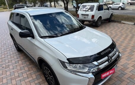 Mitsubishi Outlander III рестайлинг 3, 2017 год, 1 650 000 рублей, 11 фотография