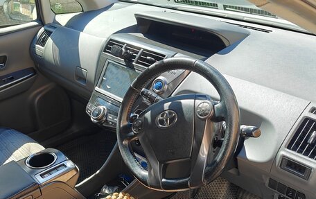 Toyota Prius Alpha I (ZVW40/41), 2013 год, 1 225 000 рублей, 3 фотография