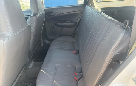 Mazda Familia Y11, 2002 год, 305 000 рублей, 11 фотография