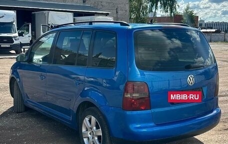 Volkswagen Touran III, 2006 год, 585 000 рублей, 3 фотография