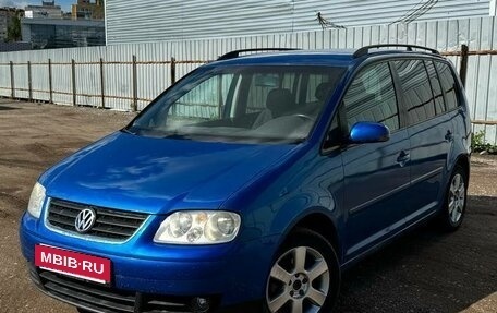 Volkswagen Touran III, 2006 год, 585 000 рублей, 2 фотография