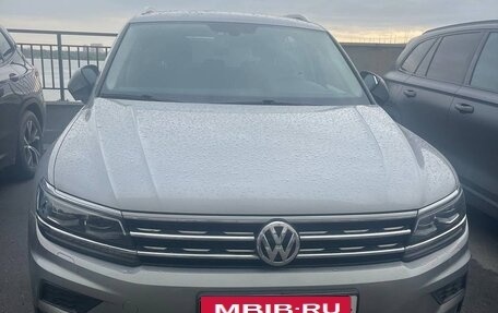 Volkswagen Tiguan II, 2017 год, 1 970 000 рублей, 2 фотография