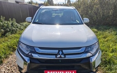 Mitsubishi Outlander III рестайлинг 3, 2017 год, 1 850 000 рублей, 1 фотография