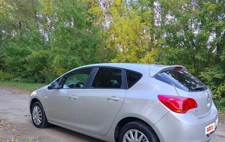 Opel Astra J, 2010 год, 530 000 рублей, 3 фотография