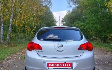 Opel Astra J, 2010 год, 530 000 рублей, 2 фотография