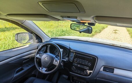 Mitsubishi Outlander III рестайлинг 3, 2017 год, 1 850 000 рублей, 2 фотография