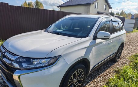 Mitsubishi Outlander III рестайлинг 3, 2017 год, 1 850 000 рублей, 6 фотография