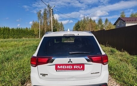 Mitsubishi Outlander III рестайлинг 3, 2017 год, 1 850 000 рублей, 4 фотография