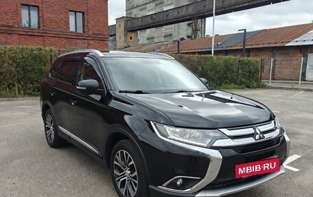 Mitsubishi Outlander III рестайлинг 3, 2018 год, 1 890 000 рублей, 2 фотография