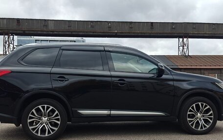 Mitsubishi Outlander III рестайлинг 3, 2018 год, 1 890 000 рублей, 5 фотография