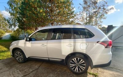 Mitsubishi Outlander III рестайлинг 3, 2019 год, 2 050 000 рублей, 1 фотография