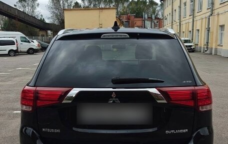 Mitsubishi Outlander III рестайлинг 3, 2018 год, 1 890 000 рублей, 6 фотография