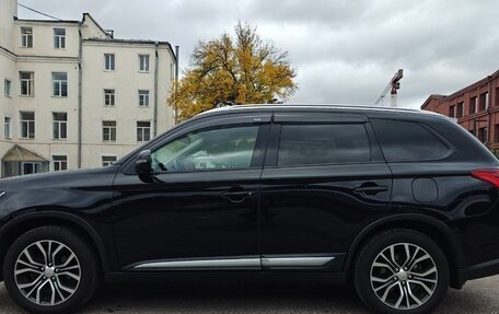 Mitsubishi Outlander III рестайлинг 3, 2018 год, 1 890 000 рублей, 4 фотография