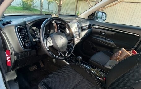 Mitsubishi Outlander III рестайлинг 3, 2019 год, 2 050 000 рублей, 4 фотография
