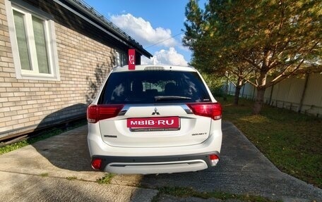 Mitsubishi Outlander III рестайлинг 3, 2019 год, 2 050 000 рублей, 5 фотография