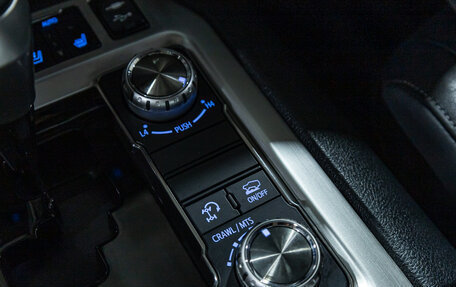Toyota Land Cruiser 200, 2019 год, 7 500 000 рублей, 24 фотография