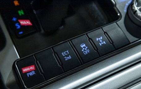 Toyota Land Cruiser 200, 2019 год, 7 500 000 рублей, 23 фотография