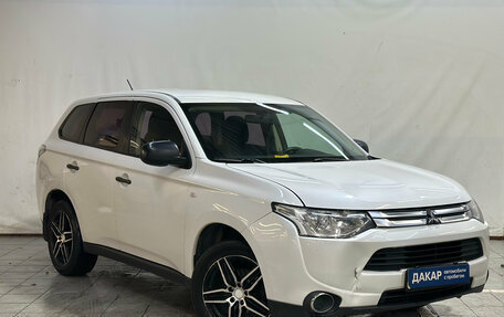 Mitsubishi Outlander III рестайлинг 3, 2014 год, 1 100 000 рублей, 2 фотография