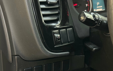 Mitsubishi Outlander III рестайлинг 3, 2014 год, 1 100 000 рублей, 12 фотография