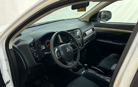Mitsubishi Outlander III рестайлинг 3, 2014 год, 1 100 000 рублей, 7 фотография