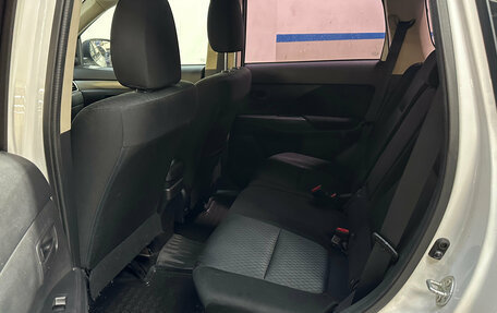 Mitsubishi Outlander III рестайлинг 3, 2014 год, 1 100 000 рублей, 9 фотография