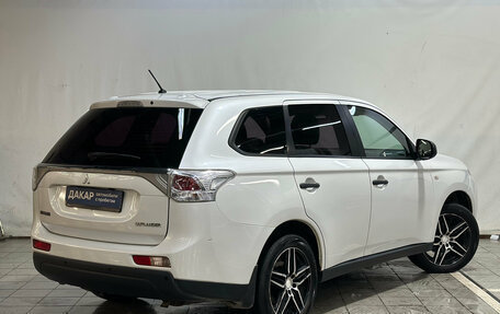 Mitsubishi Outlander III рестайлинг 3, 2014 год, 1 100 000 рублей, 3 фотография