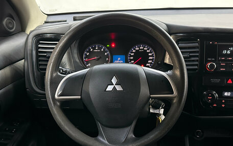 Mitsubishi Outlander III рестайлинг 3, 2014 год, 1 100 000 рублей, 13 фотография