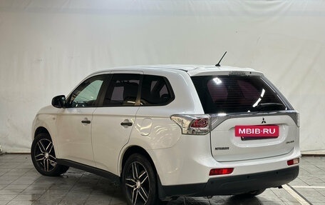 Mitsubishi Outlander III рестайлинг 3, 2014 год, 1 100 000 рублей, 4 фотография