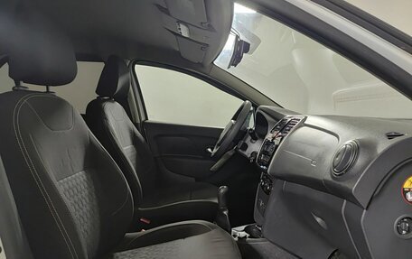 Renault Logan II, 2017 год, 665 000 рублей, 13 фотография