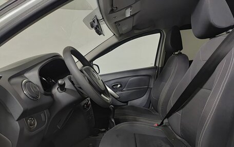 Renault Logan II, 2017 год, 665 000 рублей, 20 фотография