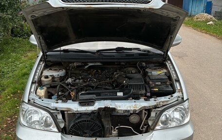 KIA Carnival III, 2005 год, 400 000 рублей, 2 фотография