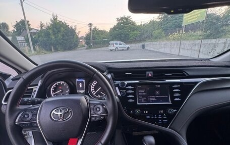 Toyota Camry, 2020 год, 2 790 000 рублей, 17 фотография