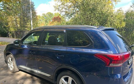 Mitsubishi Outlander III рестайлинг 3, 2015 год, 1 300 000 рублей, 2 фотография