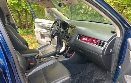 Mitsubishi Outlander III рестайлинг 3, 2015 год, 1 300 000 рублей, 5 фотография