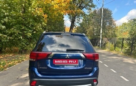 Mitsubishi Outlander III рестайлинг 3, 2015 год, 1 300 000 рублей, 3 фотография