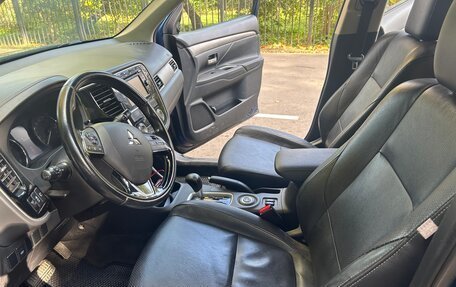 Mitsubishi Outlander III рестайлинг 3, 2015 год, 1 300 000 рублей, 11 фотография