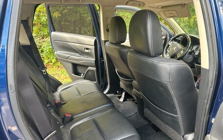 Mitsubishi Outlander III рестайлинг 3, 2015 год, 1 300 000 рублей, 13 фотография
