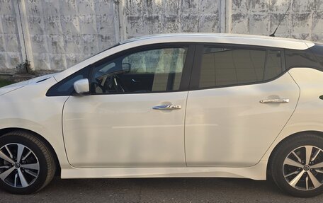 Nissan Leaf II, 2019 год, 2 200 000 рублей, 4 фотография