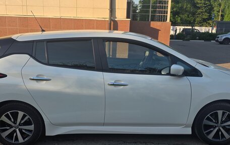 Nissan Leaf II, 2019 год, 2 200 000 рублей, 8 фотография