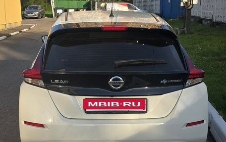 Nissan Leaf II, 2019 год, 2 200 000 рублей, 6 фотография