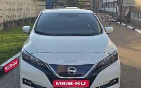 Nissan Leaf II, 2019 год, 2 200 000 рублей, 2 фотография