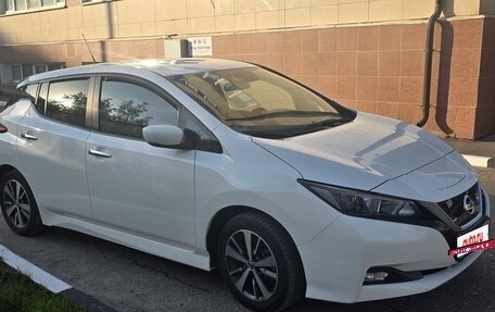Nissan Leaf II, 2019 год, 2 200 000 рублей, 9 фотография