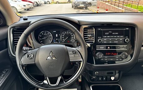 Mitsubishi Outlander III рестайлинг 3, 2020 год, 2 670 000 рублей, 14 фотография