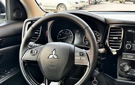 Mitsubishi Outlander III рестайлинг 3, 2020 год, 2 670 000 рублей, 15 фотография