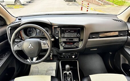 Mitsubishi Outlander III рестайлинг 3, 2020 год, 2 670 000 рублей, 13 фотография
